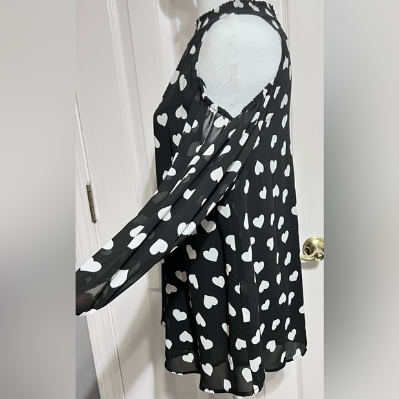 Women’s Large *Cold Shoulder* Blouse Black with White Hearts 3/4 sleeves - Picture 2 of 9